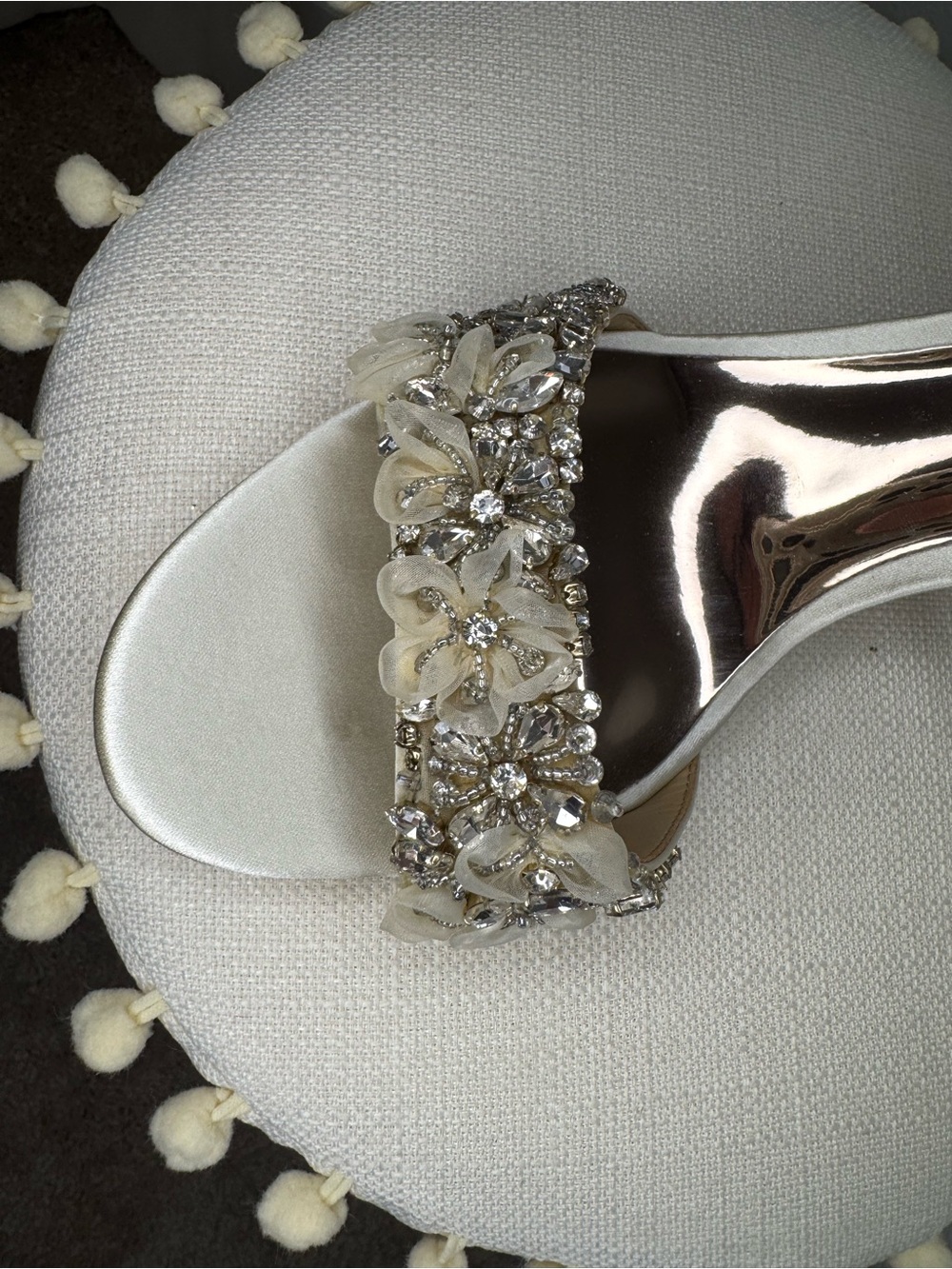 * New In Box * Badgley Mischka Finesse Satin Pumps w/ Crystals Size 7.5 - Picture 12 of 16